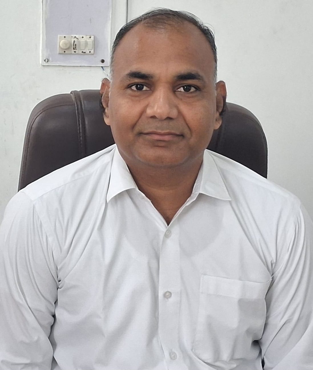 तहसील फर्रुखनगर की जर्जर इमारत । संवाद तहसील फर्रुखनगर की जर्जर इमारत । संवाद