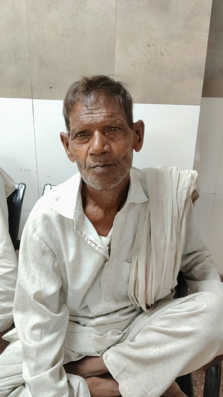 अस्पताल की ओपीडी पर लगाया गया आंखों की पर्ची न बनने का नोटिस। संवाद अस्पताल की ओपीडी पर लगाया गया आंखों की पर्ची न बनने का नोटिस। संवाद