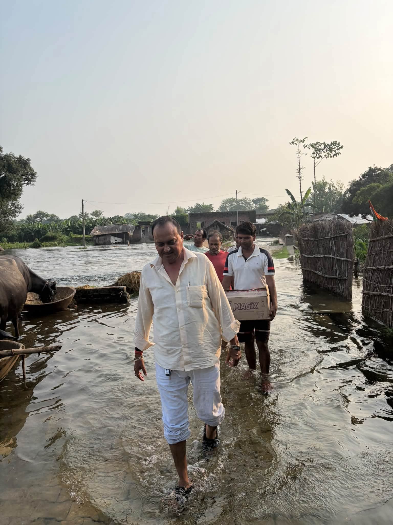 बझेड़ा में कटान रोधी परियोजना के किनारे को काटती शारदा नदी। स्रोत ग्रामीण बझेड़ा में कटान रोधी परियोजना के किनारे को काटती शारदा नदी। स्रोत ग्रामीण