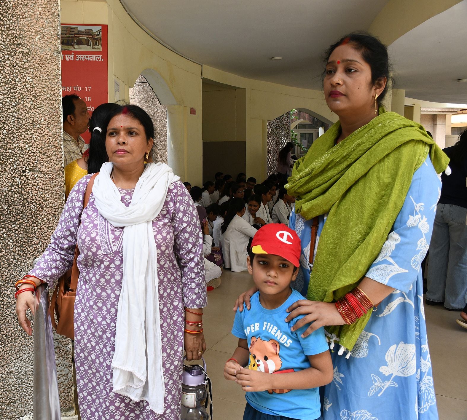 गोमतीनगर स्थित राजकीय नेशनल होम्योपैथिक मेडिकल कॉलेज एंड हॉस्पिटल में आयुष इंटर्न डॉक्टरों का प गोमतीनगर स्थित राजकीय नेशनल होम्योपैथिक मेडिकल कॉलेज एंड हॉस्पिटल में आयुष इंटर्न डॉक्टरों का प