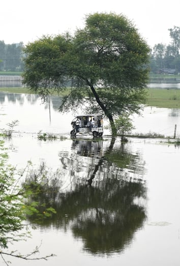 इटौंजा के बहादुरपुर और सुल्तानपुर में घुसा बाढ़ का पानी। 
