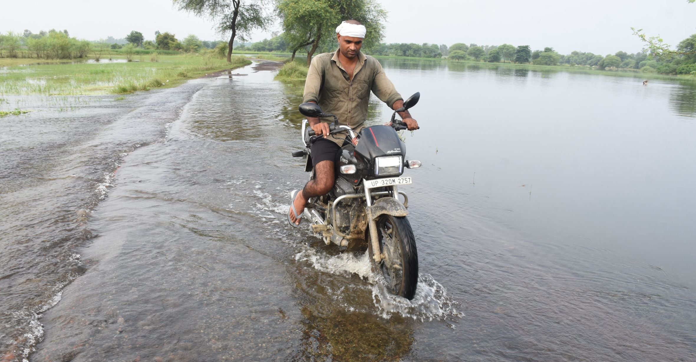 इटौंजा के बहादुरपुर और सुल्तानपुर में घुसा बाढ़ का पानी। 