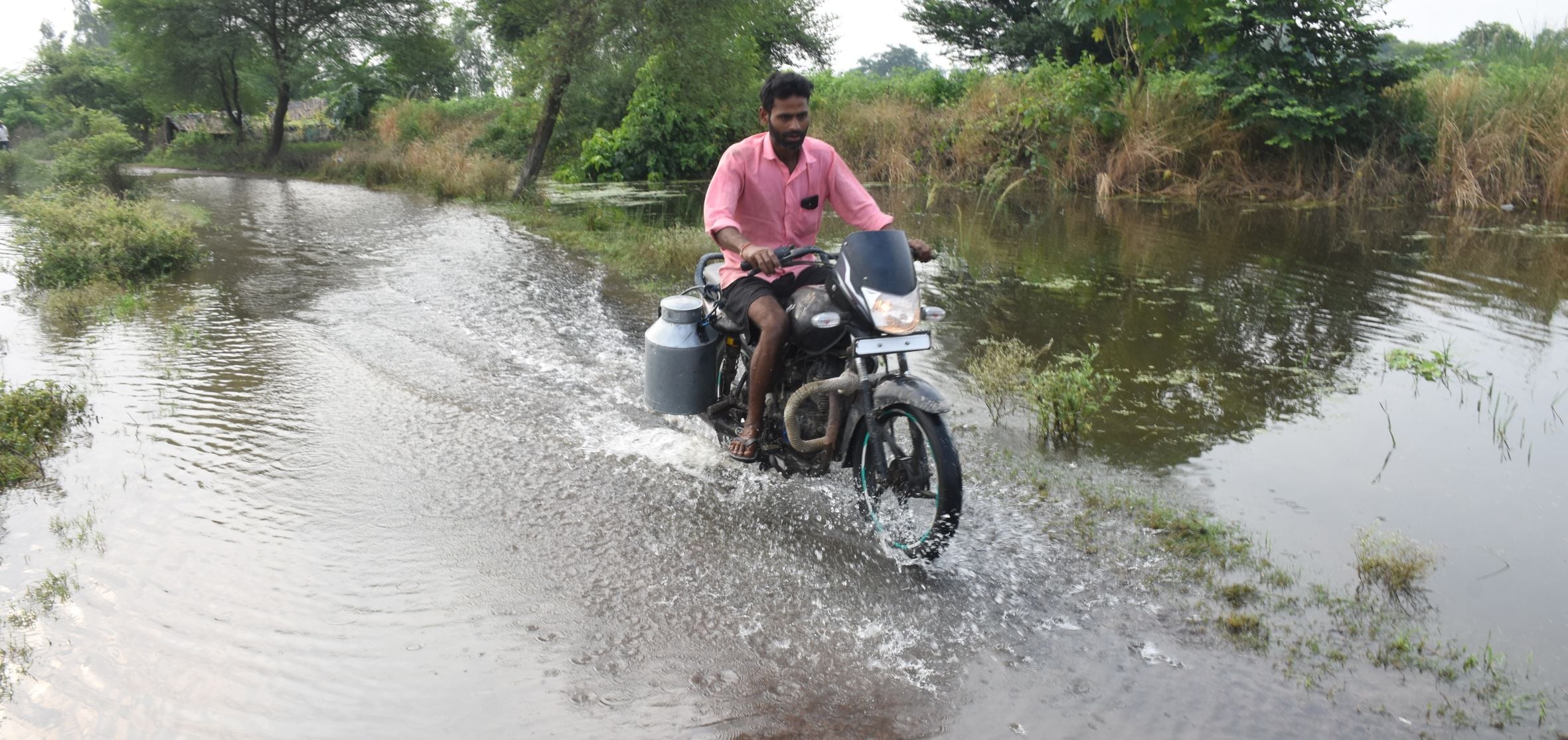 इटौंजा के बहादुरपुर और सुल्तानपुर में घुसा बाढ़ का पानी। 