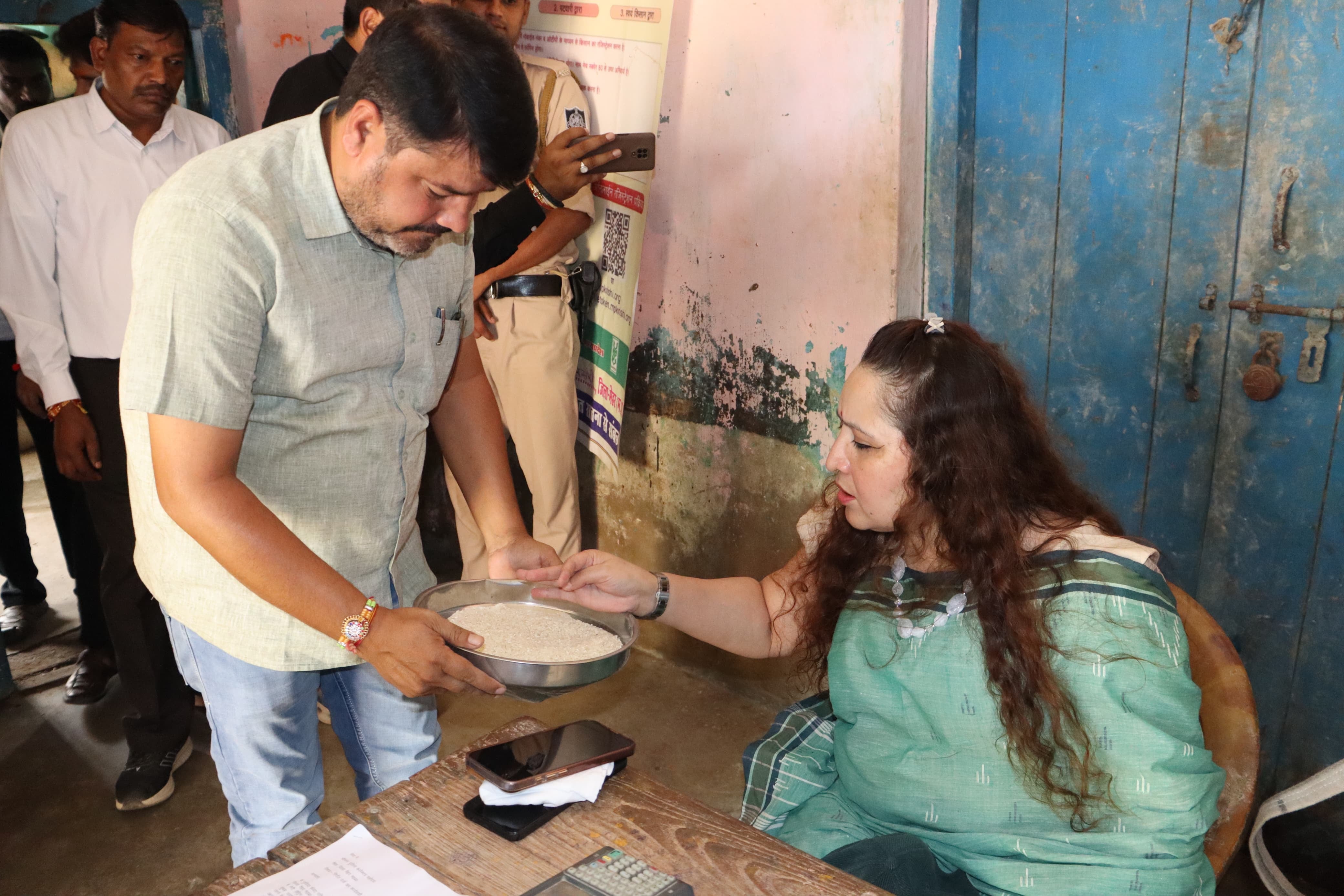 कलेक्टर बनी शिक्षक कलेक्टर बनी शिक्षक