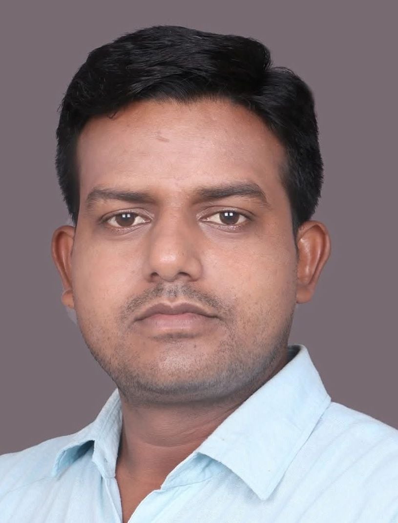 कश्मीरी चौक से इंद्रा चौक को जाने वाले मार्ग पर बंद पड़ी लाइटें। संवाद कश्मीरी चौक से इंद्रा चौक को जाने वाले मार्ग पर बंद पड़ी लाइटें। संवाद