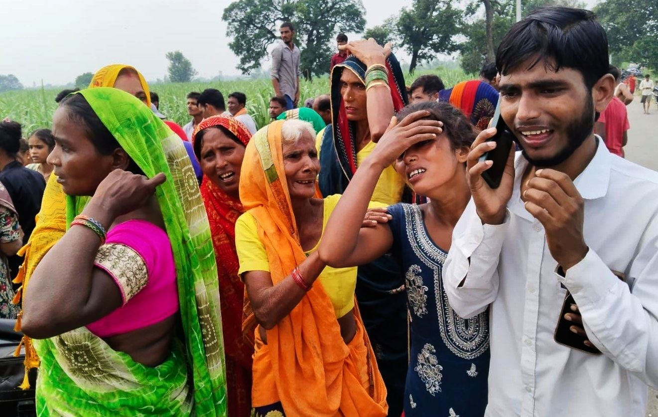 कांट के खपटी गांव के नितेश के शव को देख बिलख पड़े परिजन। स्रोत: वीडियो ग्रेब