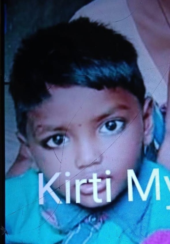 कांट के खपटी गांव के नितेश के शव को देख बिलख पड़े परिजन। स्रोत: वीडियो ग्रेब
