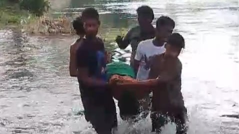नहर में कूदी महिला की जान बचाने वाला शमशाद। संवाद नहर में कूदी महिला की जान बचाने वाला शमशाद। संवाद