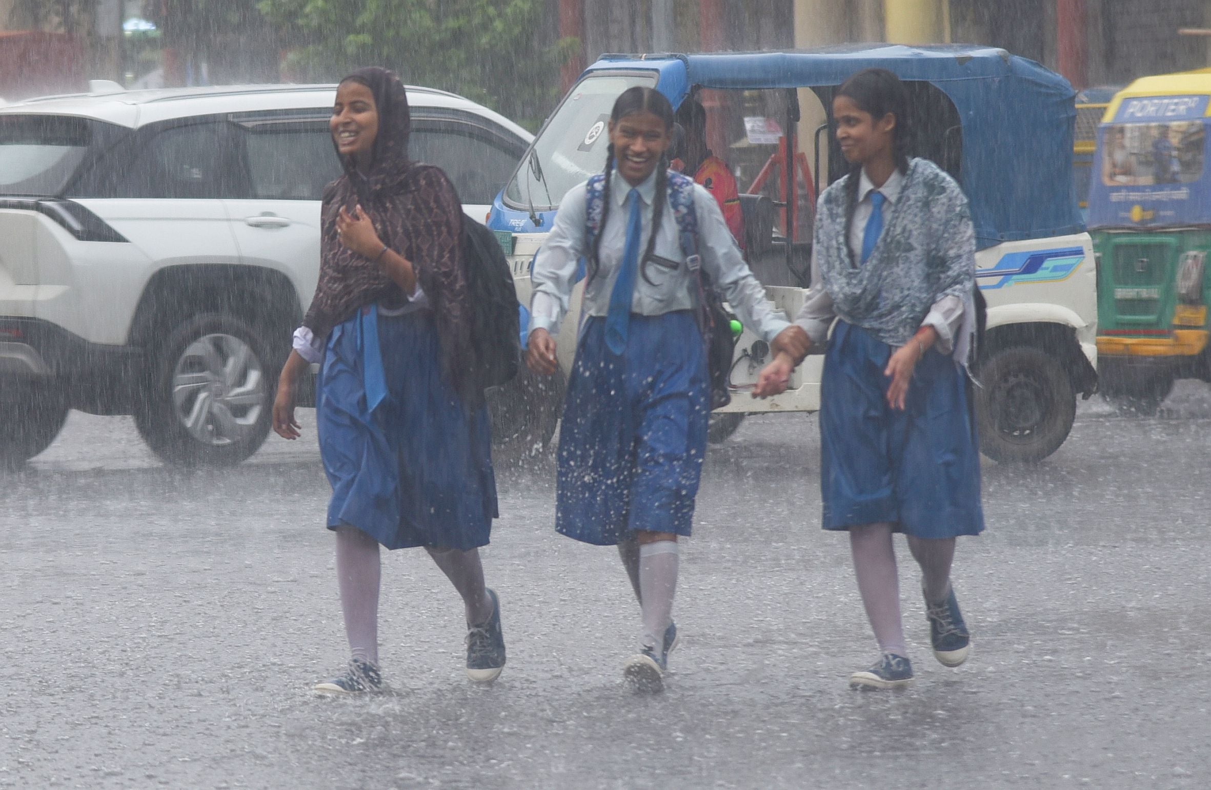 राजधानी में बृहस्पतिवार को कई इलाकों में झमाझम बारिश हुई। 