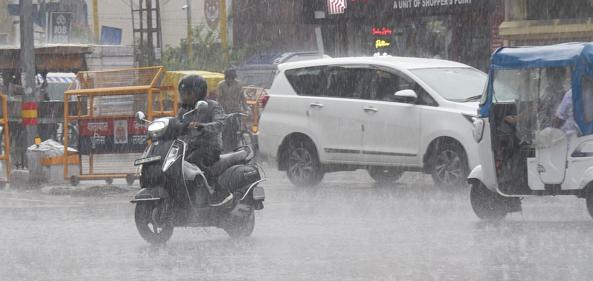 राजधानी में बृहस्पतिवार को कई इलाकों में झमाझम बारिश हुई। 