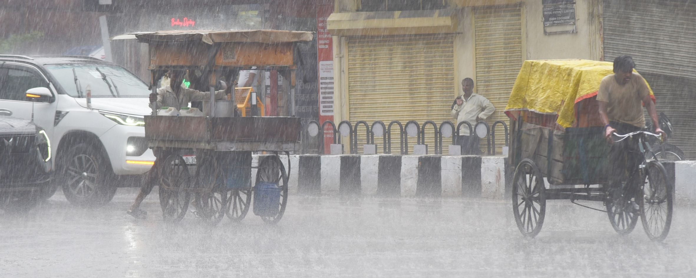 राजधानी में बृहस्पतिवार को कई इलाकों में झमाझम बारिश हुई। 