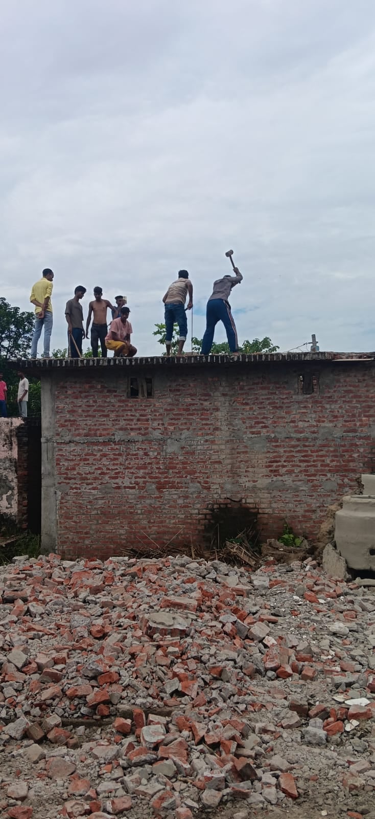 शारदा नदी मे समाता वीरबाबा का स्थान।स्रोत: ग्रामीण शारदा नदी मे समाता वीरबाबा का स्थान।स्रोत: ग्रामीण
