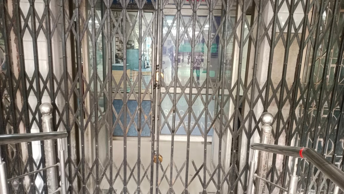 बैंक अधिकारियों व कर्मचारियों को संबोधित करते जिला सचिव एवं पीएनबी की मंडल अध्यक्ष प्रियंका भ