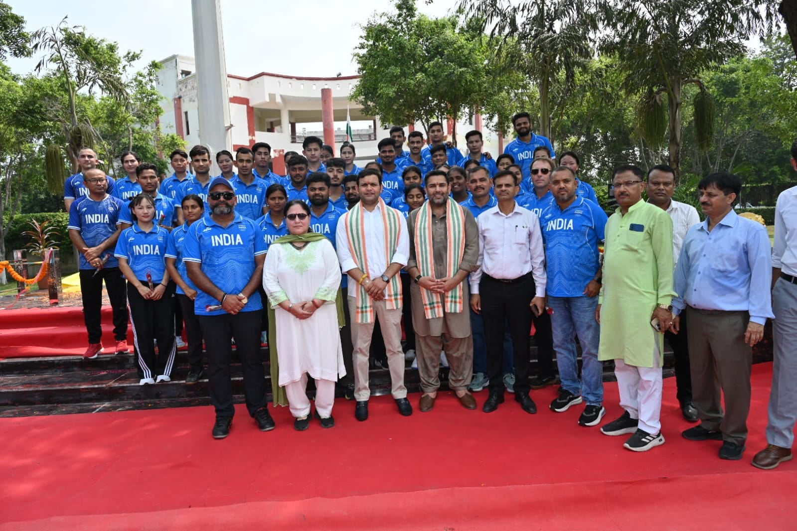 फोटो : सोनीपत के बहालगढ़ स्थित साई सेंटर से एशियन गेम्स के लिए रवाना करने से पहले खिलाड़ियो