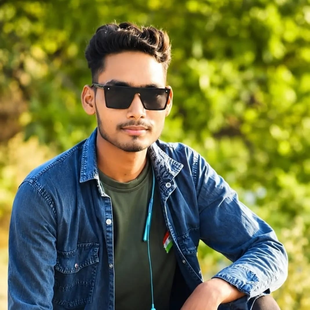 कछवां के जमुआरी गांव में हाईवोल्टेज करंट उतरने से से युवक अंकित की मौत के बाद लगी भीड़। स्रोत- कछवां के जमुआरी गांव में हाईवोल्टेज करंट उतरने से से युवक अंकित की मौत के बाद लगी भीड़। स्रोत-