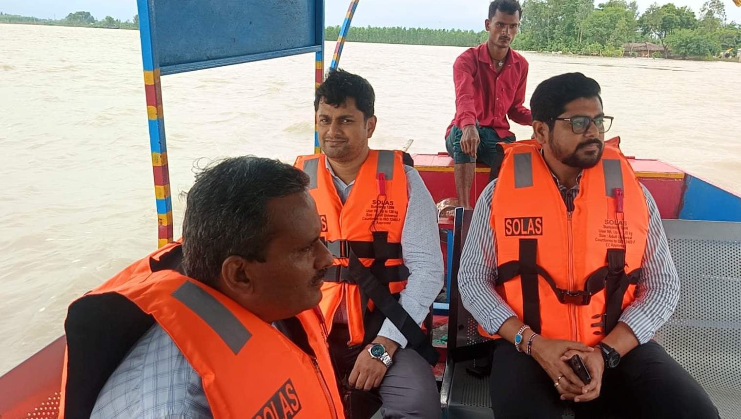 मिर्जापुर नर्सरी के पास नई बस्ती के रामलाल के घर में घुसा पानी। मिर्जापुर नर्सरी के पास नई बस्ती के रामलाल के घर में घुसा पानी।