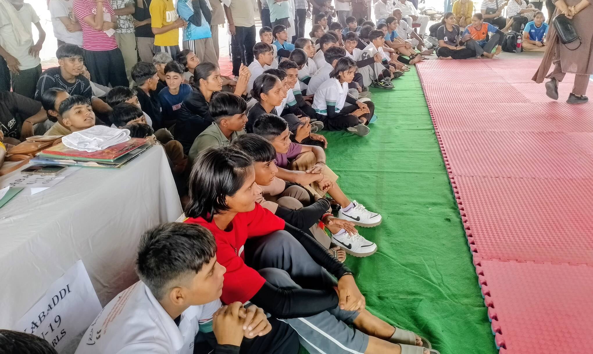 राज्य स्तरीय कबड्डी प्रतियोगिता में दमखम दिखाती खिलाड़ी। संवाद