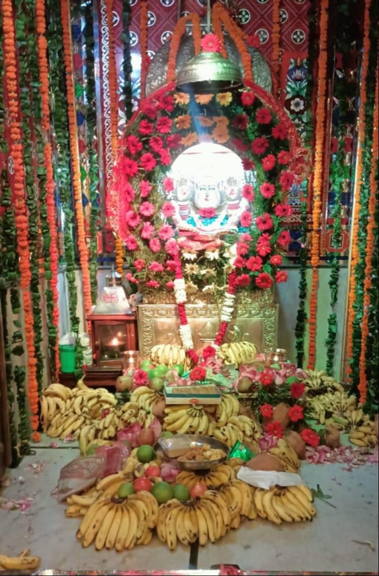 शामली में हनुमानधाम पर मां नारायणी के चुनरी महोत्सव में भजन प्रस्तुत करते गायक। संवाद शामली में हनुमानधाम पर मां नारायणी के चुनरी महोत्सव में भजन प्रस्तुत करते गायक। संवाद