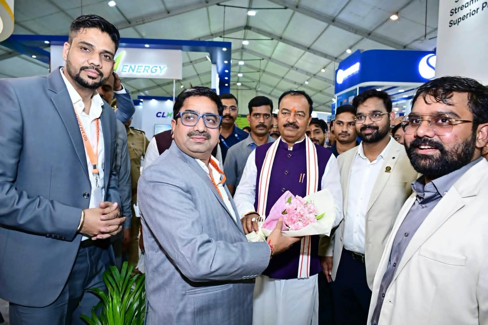 उपमुख्यमंत्री केशव प्रसाद मौर्य और विधान परिषद सदस्य राम चंद्र प्रधान ने संयुक्त रूप से एक्सपो उपमुख्यमंत्री केशव प्रसाद मौर्य और विधान परिषद सदस्य राम चंद्र प्रधान ने संयुक्त रूप से एक्सपो