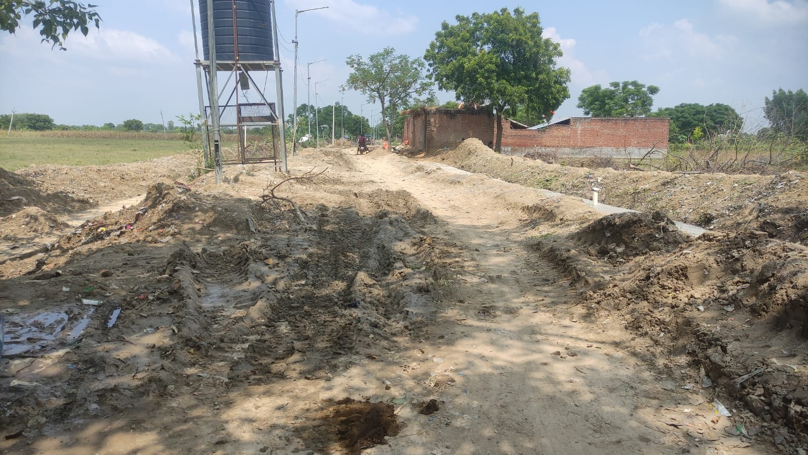 फोटो 26: सांडी नगर की ठंडी सड़क से पुरानी चौकी मोहल्ला मुंशीगंज की क्षतिग्रस्त सड़क। संवाद फोटो 26: सांडी नगर की ठंडी सड़क से पुरानी चौकी मोहल्ला मुंशीगंज की क्षतिग्रस्त सड़क। संवाद