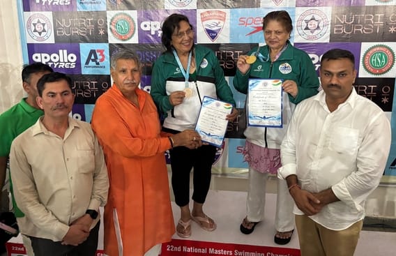 फोटो-61: प्रतियोगिता में भाग लेते तैराक। संवाद फोटो-61: प्रतियोगिता में भाग लेते तैराक। संवाद