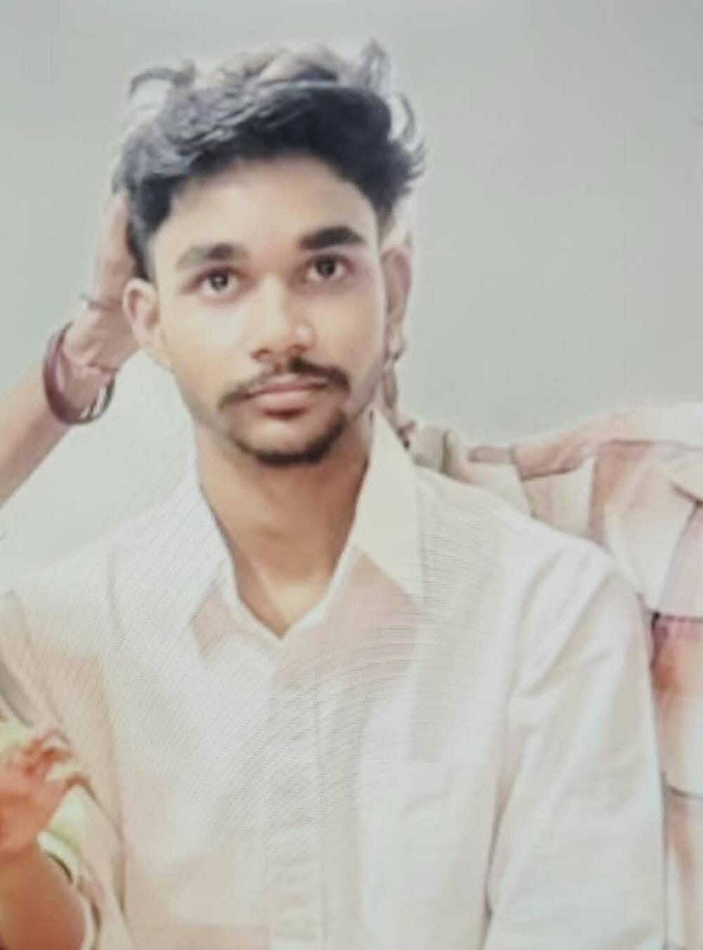 फोटो - नागरिक अस्पताल में हादसे को लेकर कागजी कार्रवाई करते हुए पुलिसकर्मी। संवाद फोटो - नागरिक अस्पताल में हादसे को लेकर कागजी कार्रवाई करते हुए पुलिसकर्मी। संवाद