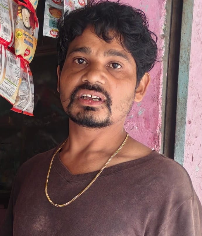 ग्रेटर नोएडा के कुलेसरा के मुख्य मार्ग पर नाला निर्माण के दौरान खुले छोडे गए लोहे की सरिया दे र ग्रेटर नोएडा के कुलेसरा के मुख्य मार्ग पर नाला निर्माण के दौरान खुले छोडे गए लोहे की सरिया दे र
