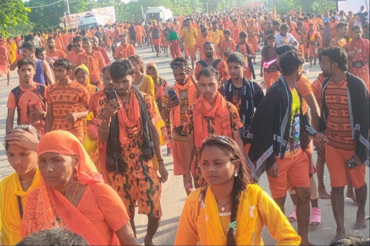घाटों पर की गई बैरिकेडिंग। संवाद