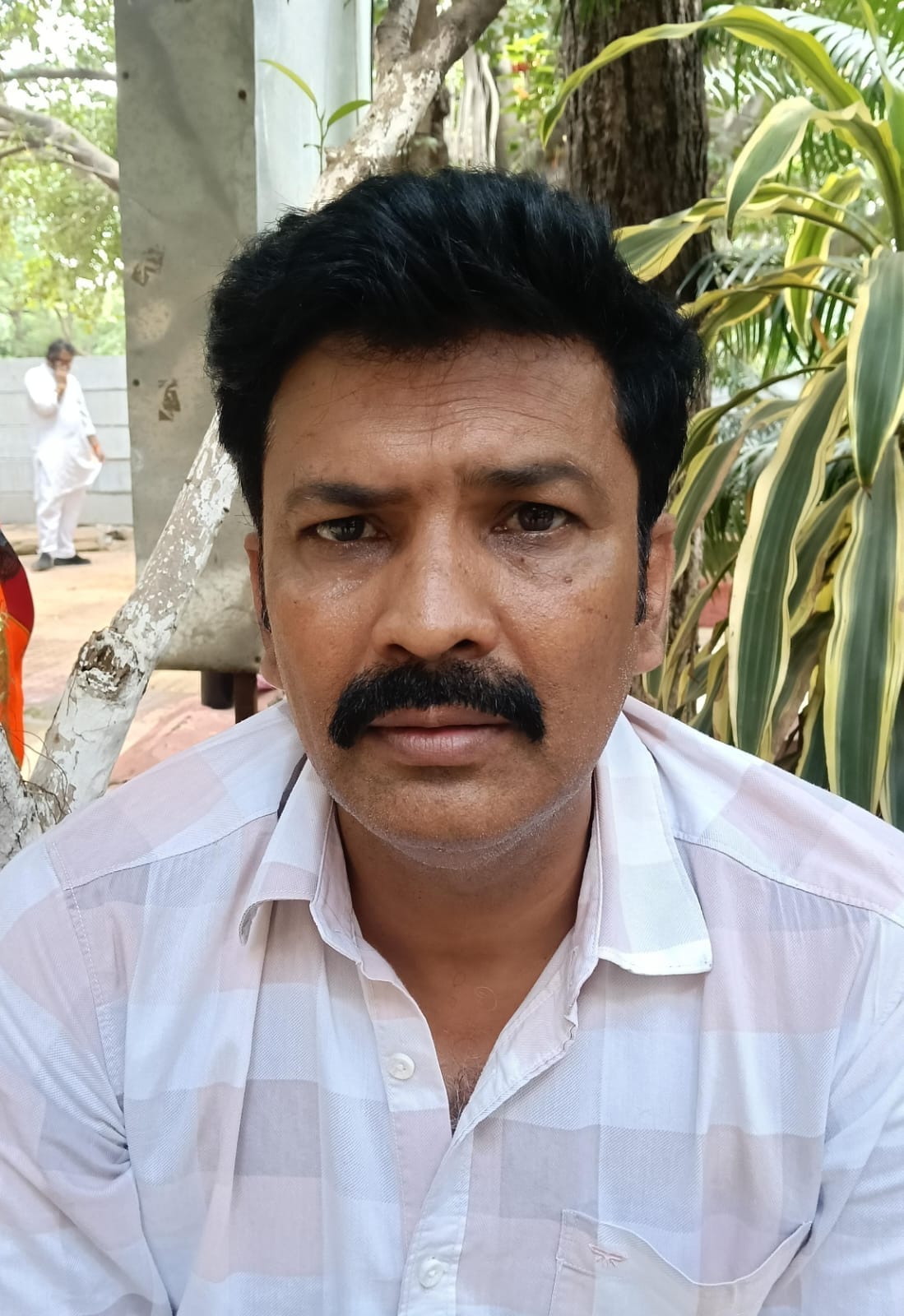झाड़सा में बाबा बालकनाथ मंदिर में बैठी पंचायत। श्रवण