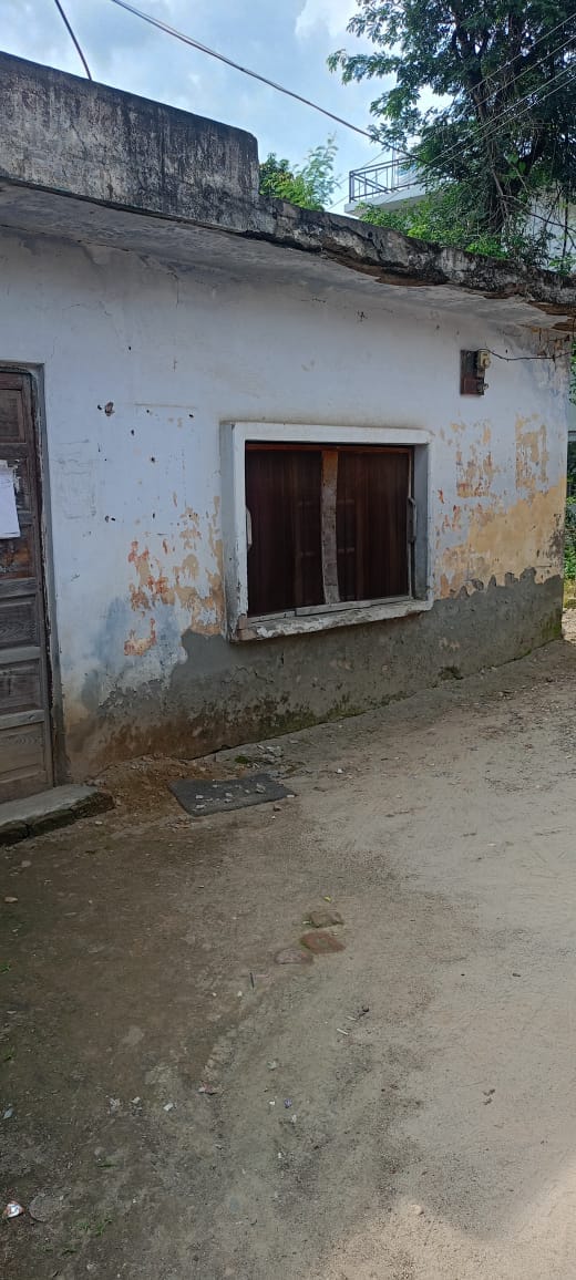 कांगू पटवार घर का जर्जर भवन। संवाद