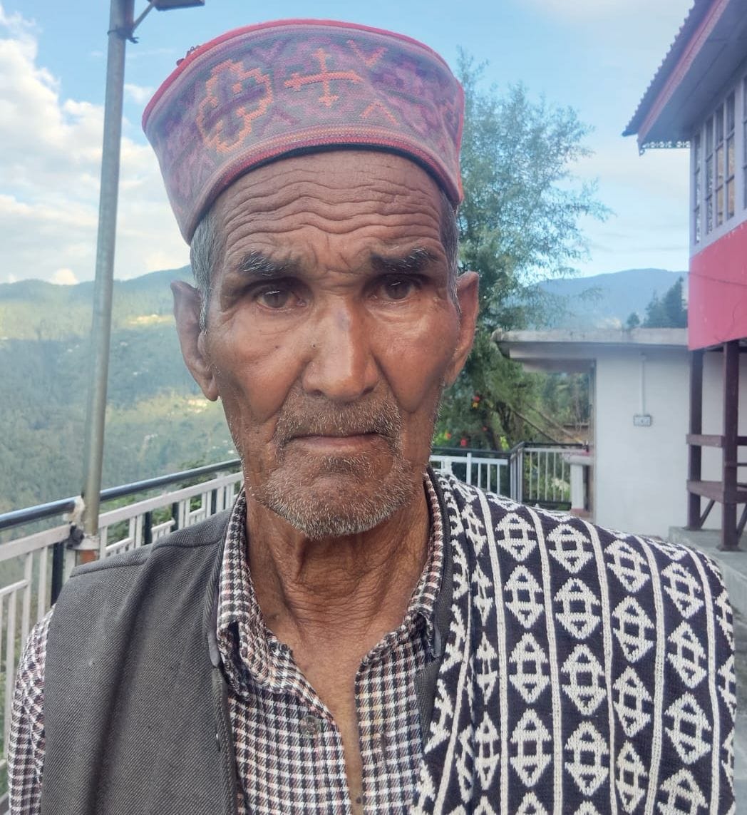 कमांद गांव में भू-स्खलन की चपेट में आए ग्रामीणों के खेत। संवाद कमांद गांव में भू-स्खलन की चपेट में आए ग्रामीणों के खेत। संवाद