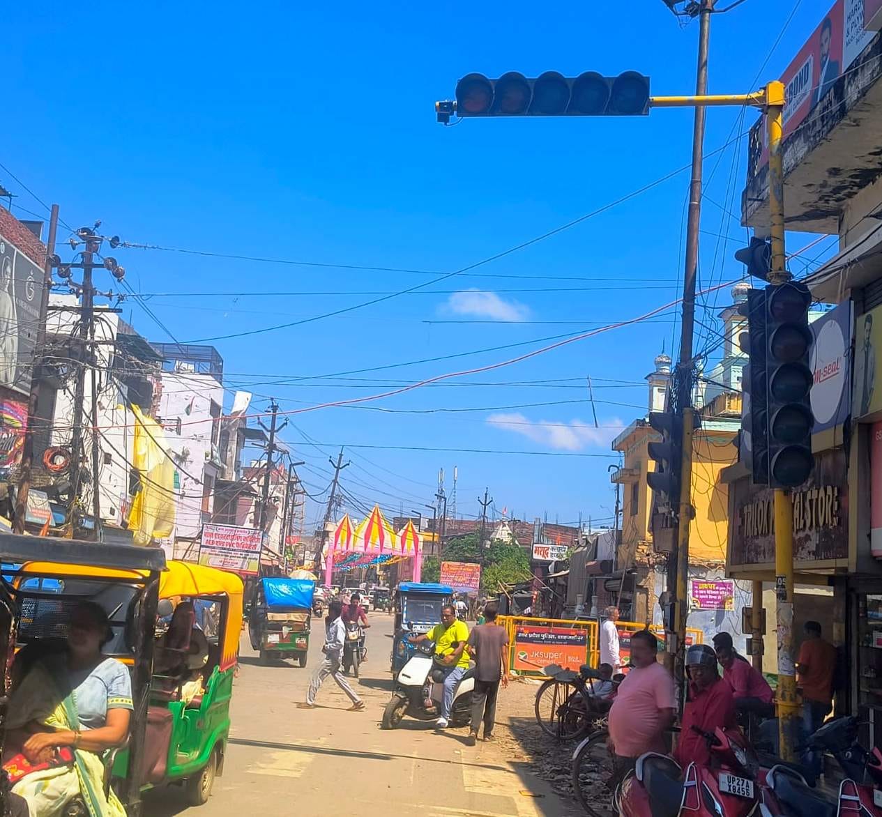 खिरनीबाग चौराहे पर बंद पड़ा आईटीएमएस। संवाद खिरनीबाग चौराहे पर बंद पड़ा आईटीएमएस। संवाद