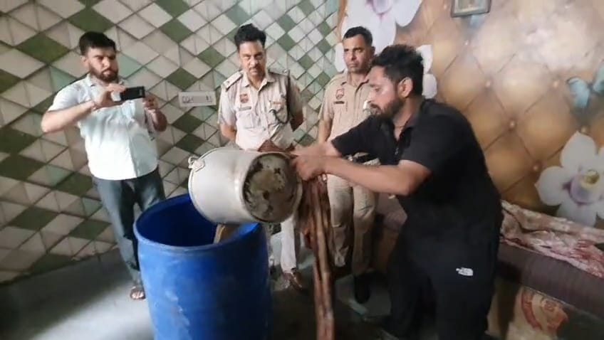 लाहण के लिए एक हजार लीटर की दबाई हुई टंकी । प्रवक्ता लाहण के लिए एक हजार लीटर की दबाई हुई टंकी । प्रवक्ता