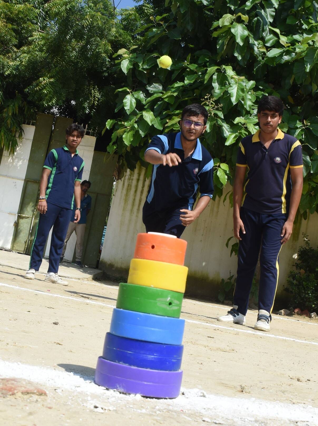 महोत्सव में सतोलिया खेलते विद्यार्थी। महोत्सव में सतोलिया खेलते विद्यार्थी।