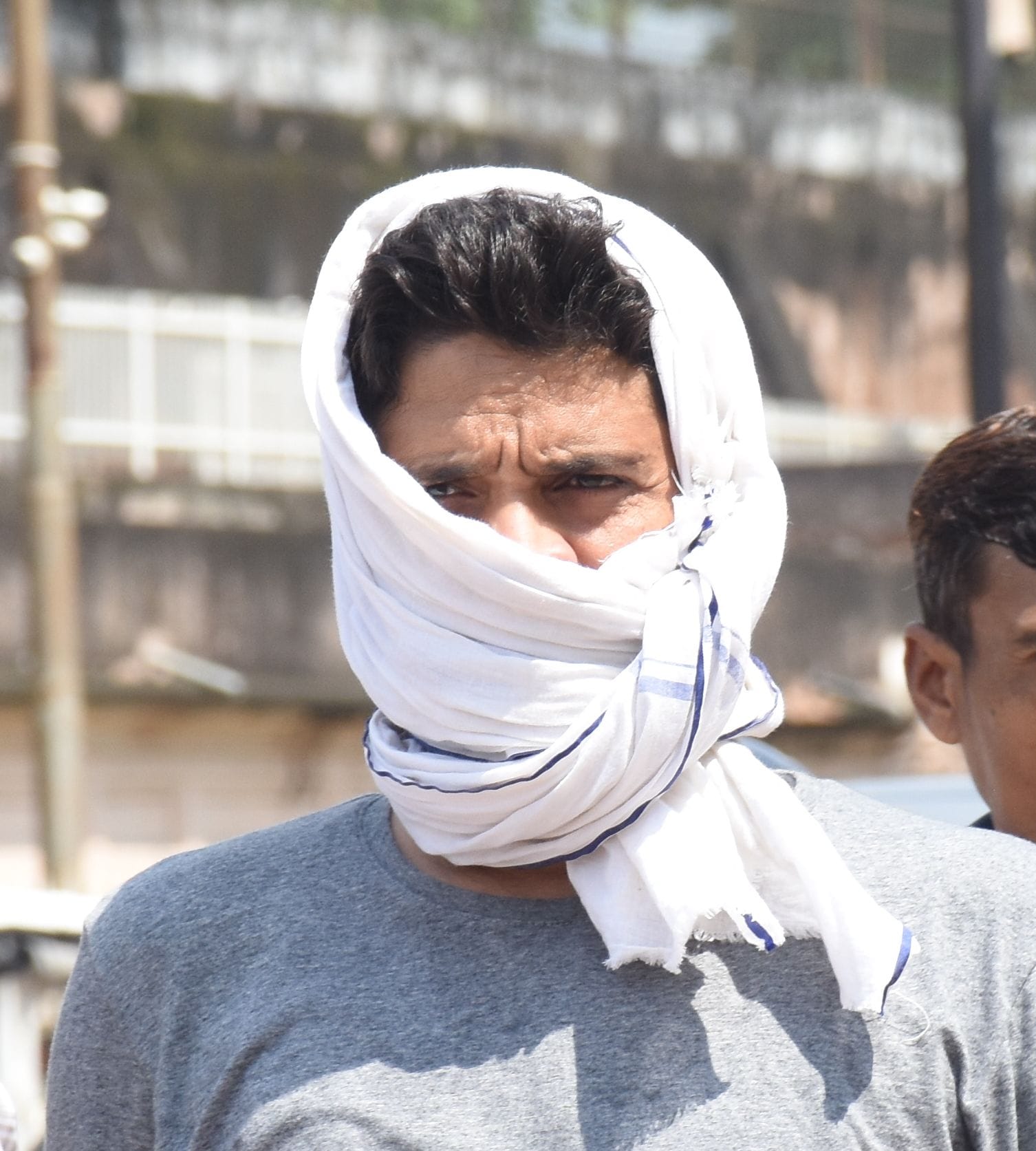 तेज धूप ने शनिवर को परेेशन किया। तेज धूप ने शनिवर को परेेशन किया।