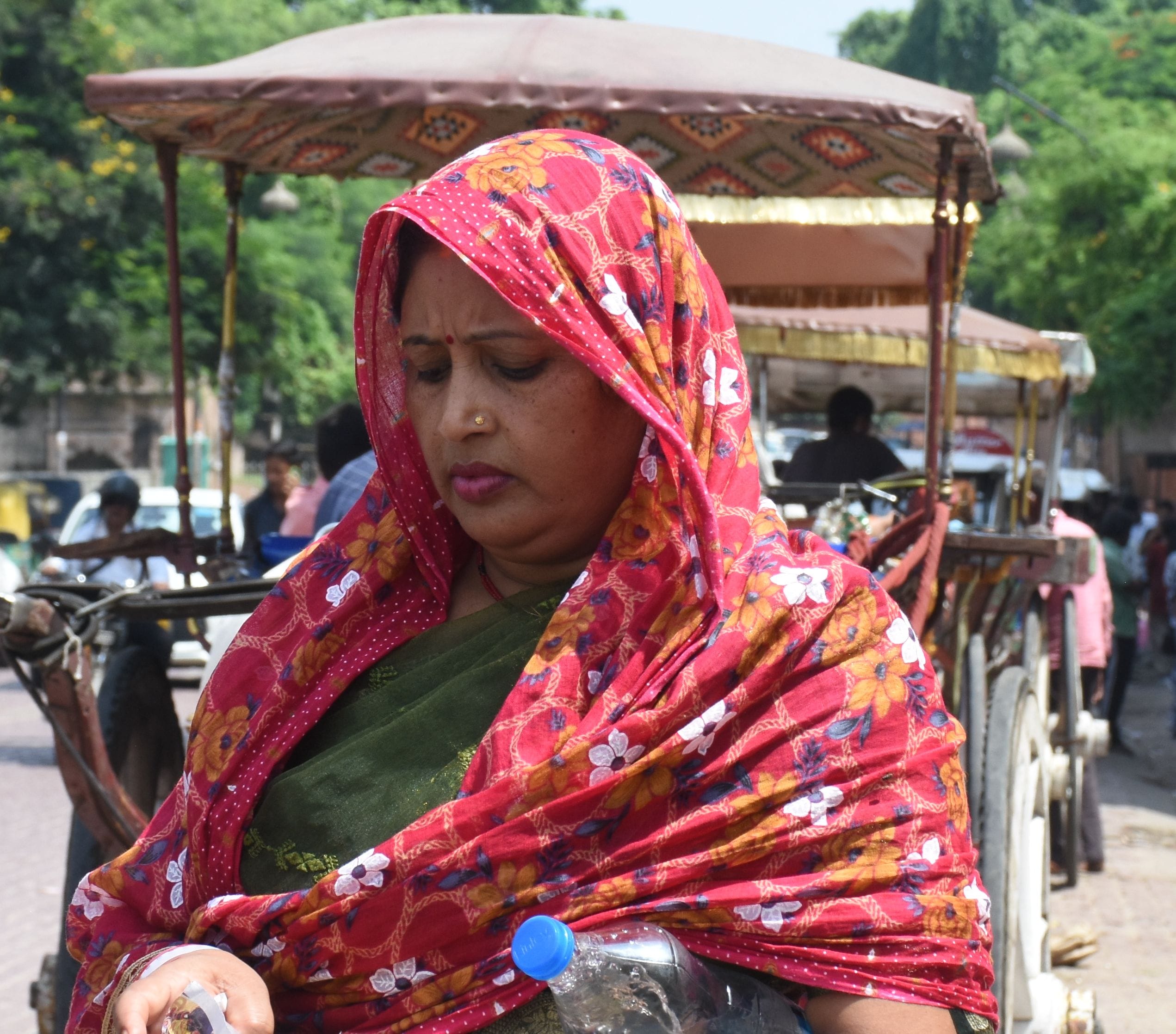 तेज धूप ने शनिवर को परेेशन किया। तेज धूप ने शनिवर को परेेशन किया।