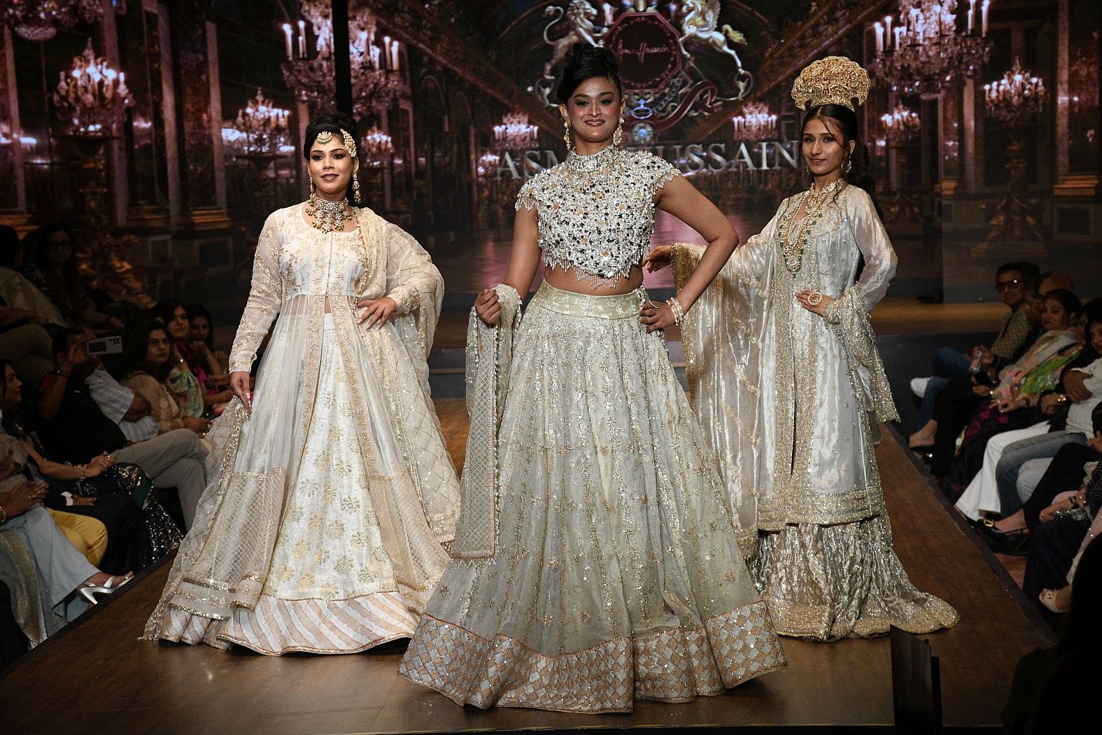 टेपची कला को सहेजने और नई पहचान देने के लिए फिक्की फ्लो ने कराया फैशन शो टेपची कला को सहेजने और नई पहचान देने के लिए फिक्की फ्लो ने कराया फैशन शो