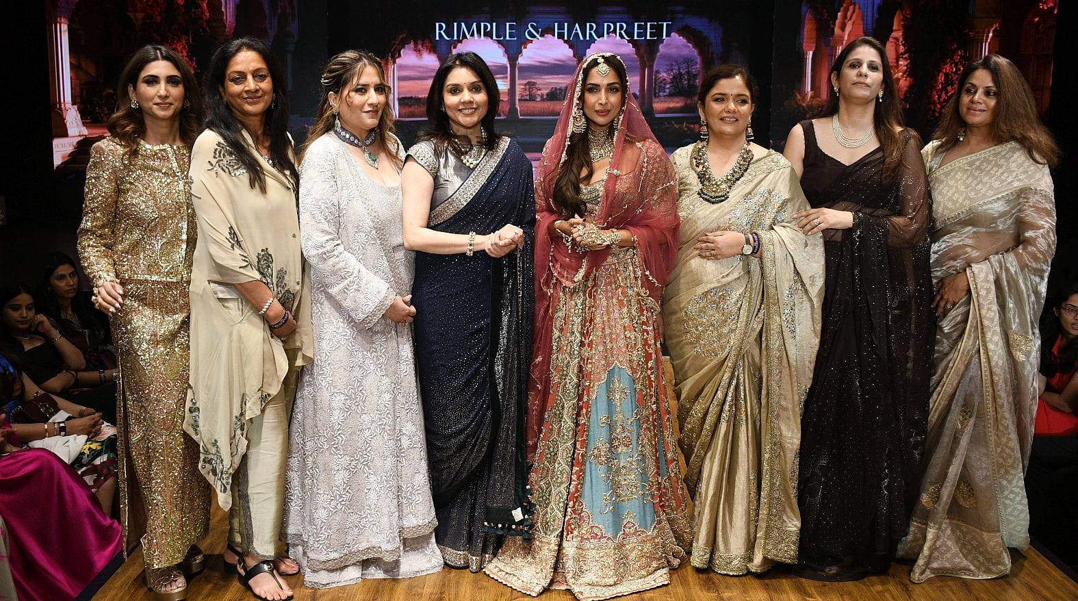 टेपची कला को सहेजने और नई पहचान देने के लिए फिक्की फ्लो ने कराया फैशन शो टेपची कला को सहेजने और नई पहचान देने के लिए फिक्की फ्लो ने कराया फैशन शो