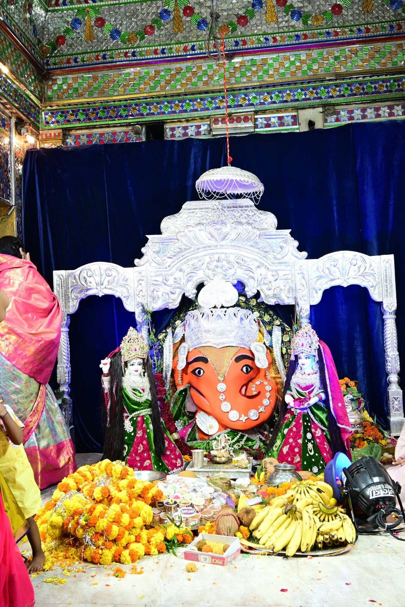 जहां उल्टा स्वास्तिक बनाकर मांगते हैं हर मनोकामना