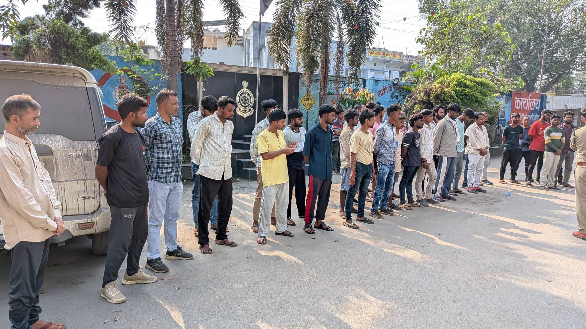 64 बदमाशों को बुलाकर थाने में क्लास,एक दिन में 105 में 50 जेल 64 बदमाशों को बुलाकर थाने में क्लास,एक दिन में 105 में 50 जेल