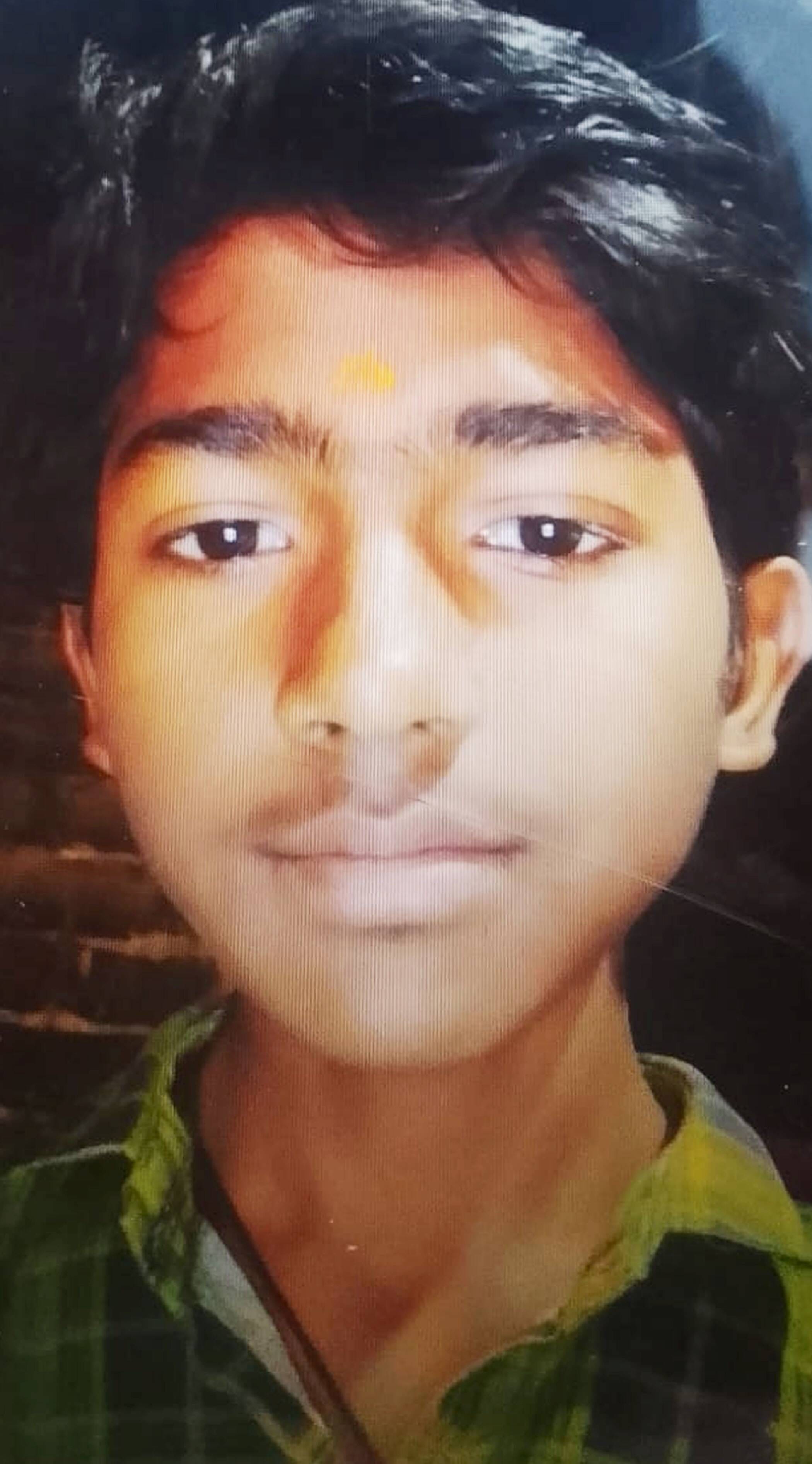 फोटो-20-घटना स्थल पर लगा जाम व मौजूद ग्रामीण। संवाद फोटो-20-घटना स्थल पर लगा जाम व मौजूद ग्रामीण। संवाद
