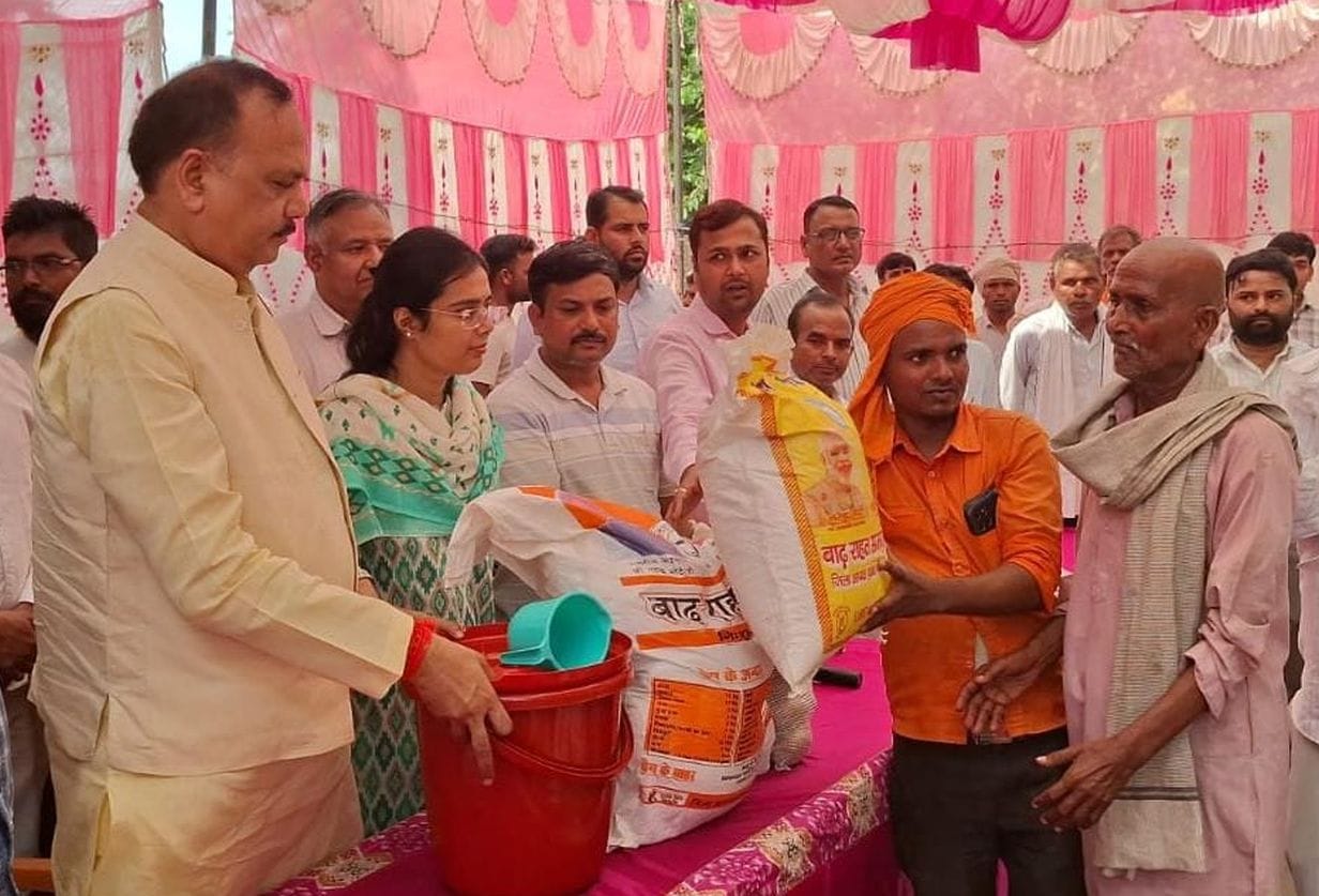 फोटो 40: बिलग्राम के कटरी जरेला गांव के किनारे भरा पानी। संवाद