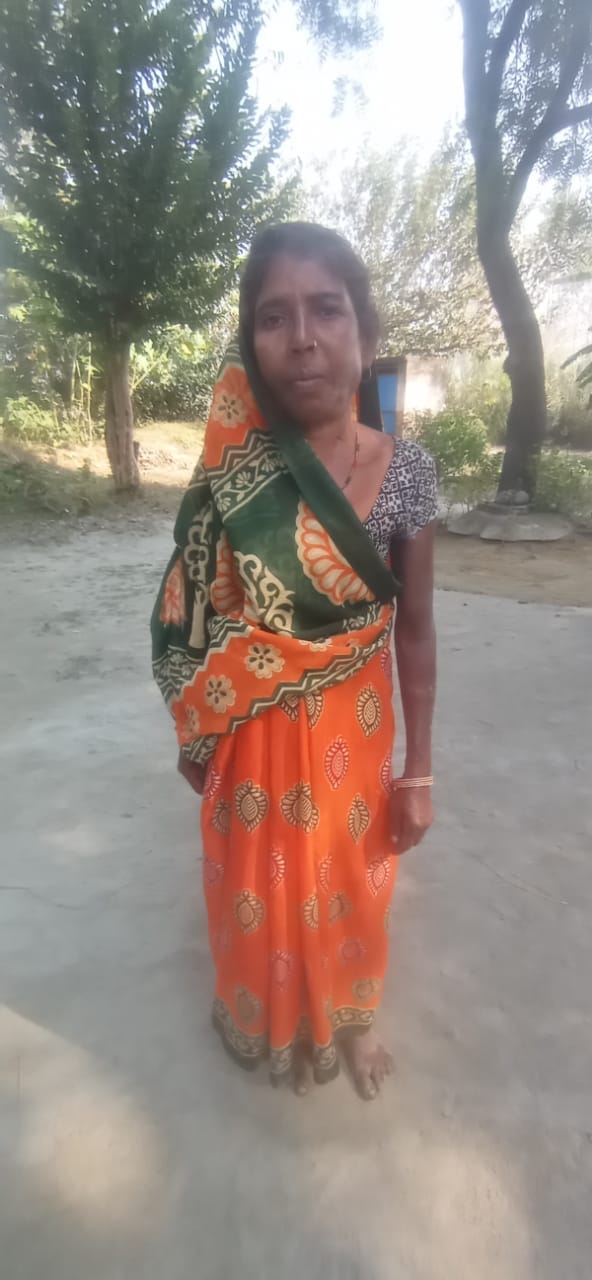 घटना स्थल पर लगी भीड़। संवाद