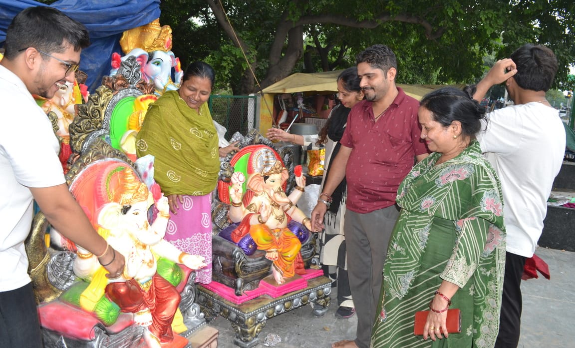 जीटी रोड से नीलोखेड़ी के श्री लक्ष्मी नारायाण मंदिर में विराजमान करने के लिए गणेश जीककी प्रतिम जीटी रोड से नीलोखेड़ी के श्री लक्ष्मी नारायाण मंदिर में विराजमान करने के लिए गणेश जीककी प्रतिम
