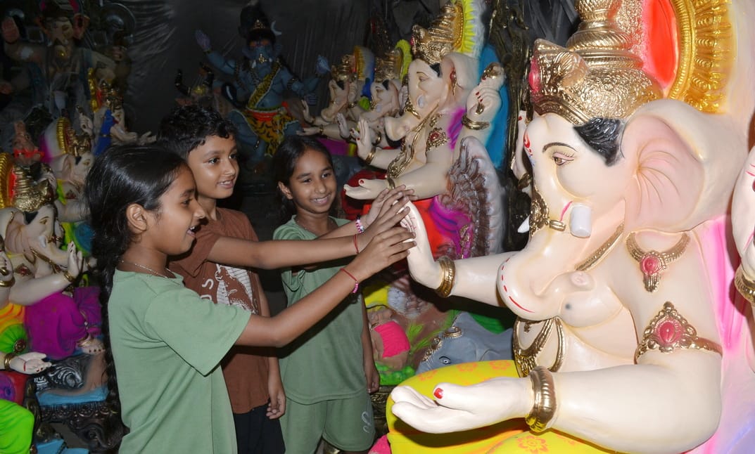 जीटी रोड से नीलोखेड़ी के श्री लक्ष्मी नारायाण मंदिर में विराजमान करने के लिए गणेश जीककी प्रतिम जीटी रोड से नीलोखेड़ी के श्री लक्ष्मी नारायाण मंदिर में विराजमान करने के लिए गणेश जीककी प्रतिम