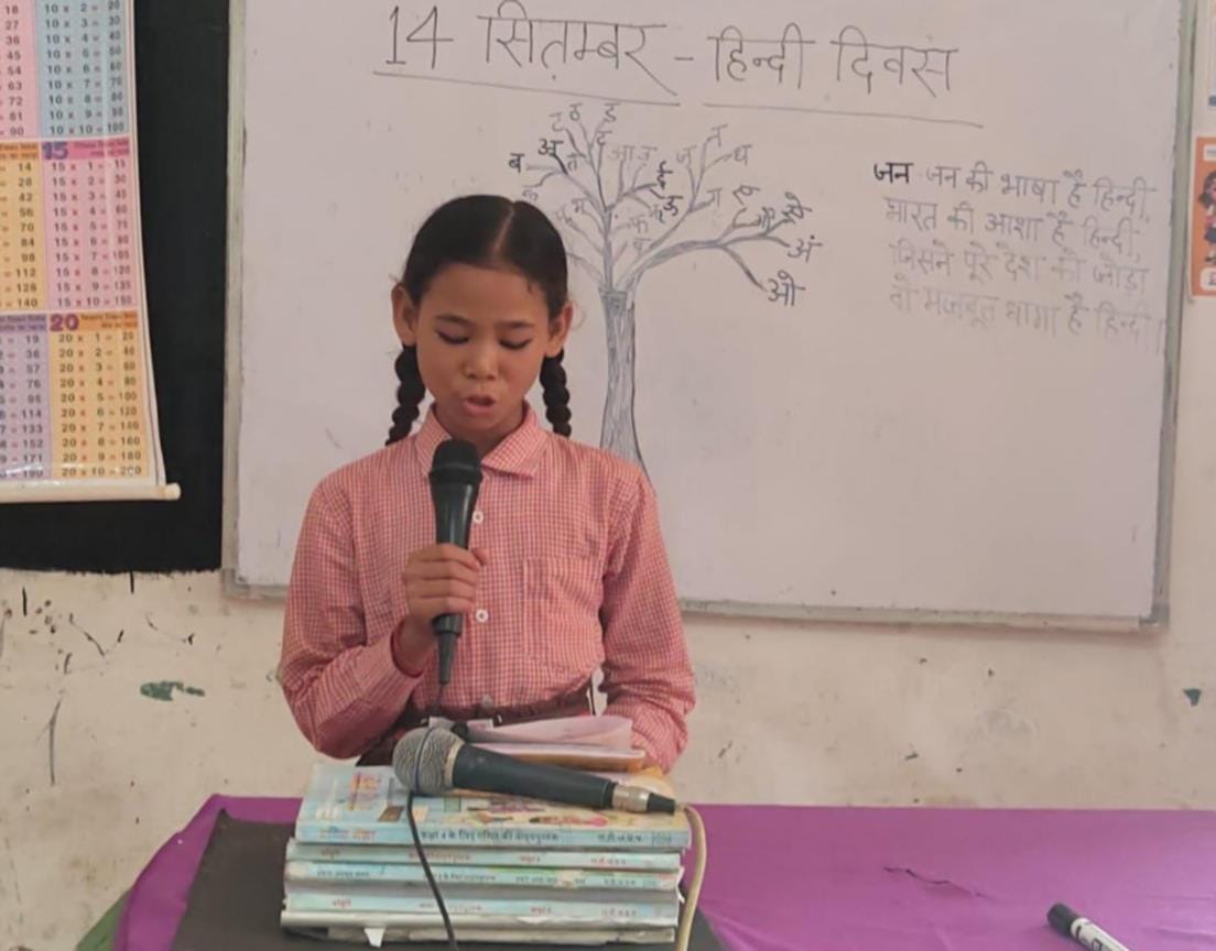 केजीबीवी सिरसिया में आयोजित चार्ट प्रतियोगिता में अपनी कला दिखाती छात्राएं। केजीबीवी सिरसिया में आयोजित चार्ट प्रतियोगिता में अपनी कला दिखाती छात्राएं।