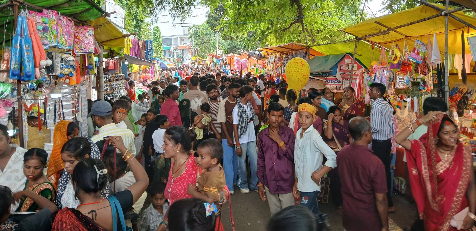 कजरी तीज मेले में जमकर हुई खरीदारी। संवाद कजरी तीज मेले में जमकर हुई खरीदारी। संवाद