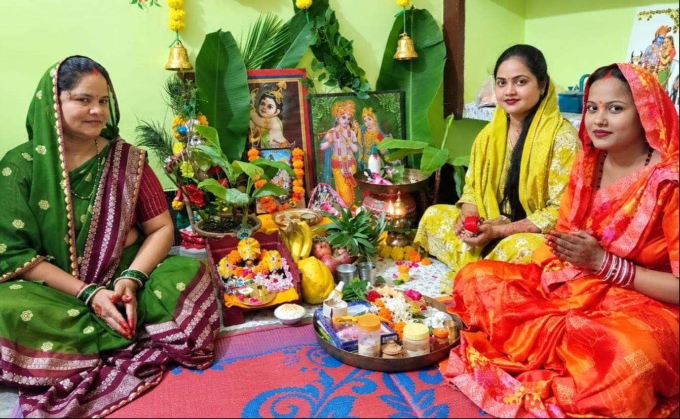 कजरी तीज पर मंदिरों में जलाभिषेक किया गया। महिलाओं ने घरों में पूजन किया। पर्व पर कई जगह आकर्ष