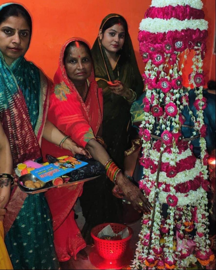 कजरी तीज पर मंदिरों में जलाभिषेक किया गया। महिलाओं ने घरों में पूजन किया। पर्व पर कई जगह आकर्ष