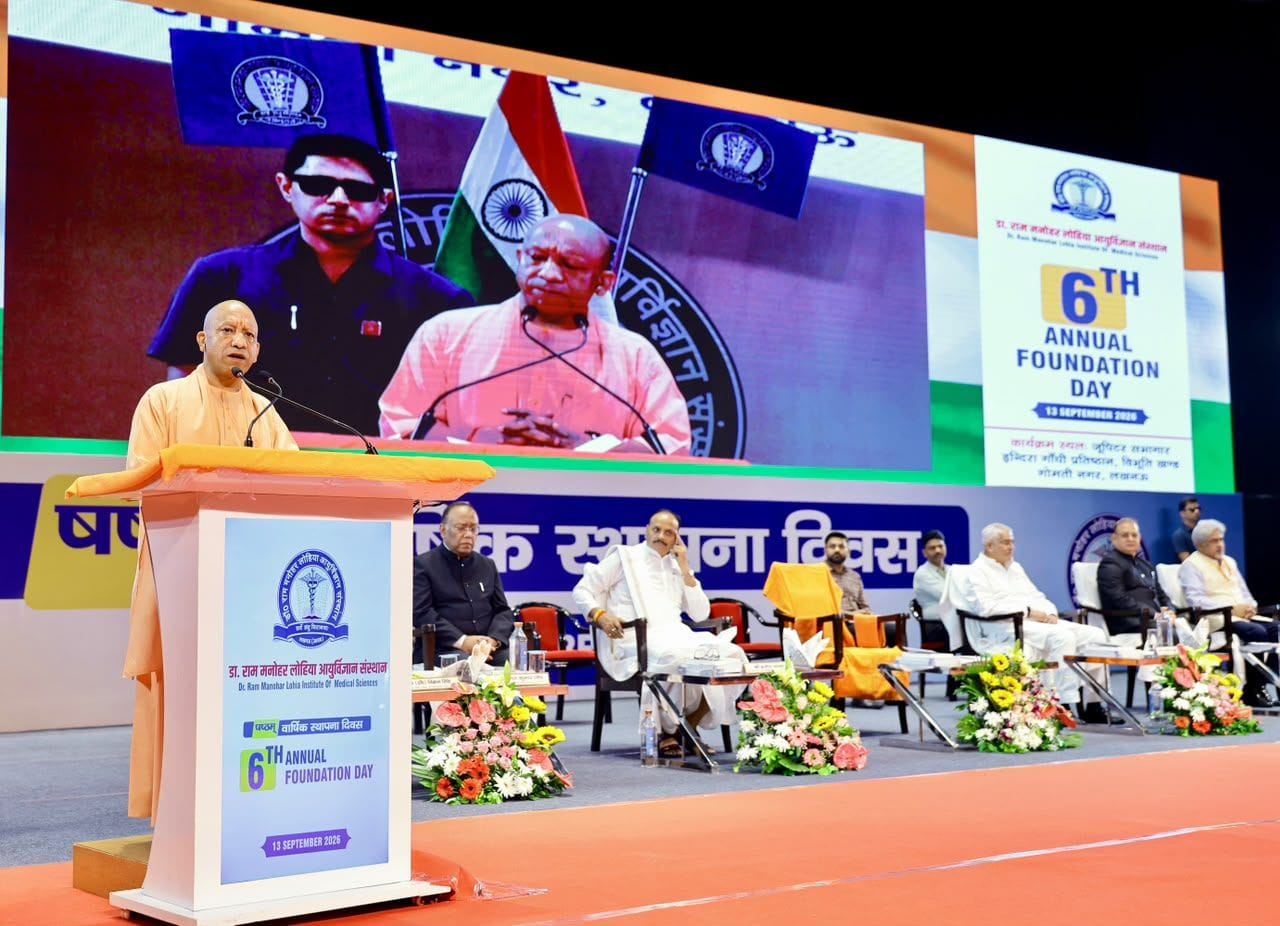 कार्यक्रम में पहुंचे सीएम, डिप्टी सीएम। कार्यक्रम में पहुंचे सीएम, डिप्टी सीएम।